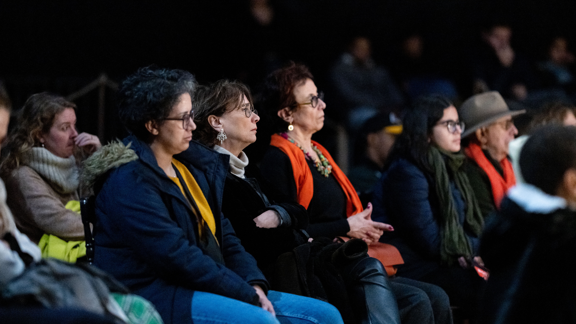 Pendant le spectacle, l'émotion inonde le public, le plongeant dans une immersion poignante. Crédit photo : ONU Femmes Maroc