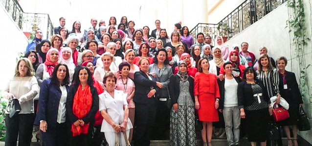 Parlementaires algériennes, représentant du Ministère des Affaires Etrangères, représentantes des forums de femmes parlementaires étrangers et représentants du système de Nations Unies lors de la Rencontre Internationale en juin 2015 à l’APN, Algérie.